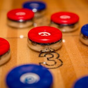 Stylowy zestaw krążków shuffleboard